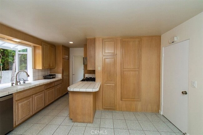 Building Photo - 27845 Hawthorne Blvd