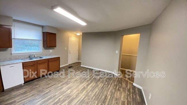 Building Photo - 879 Rockdale Ave