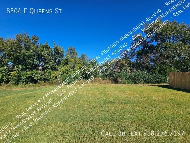 Building Photo - 8504 E Queens St