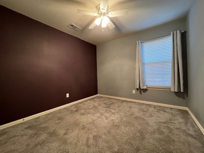 Building Photo - Lovely 4 bedroom 3 bath home!