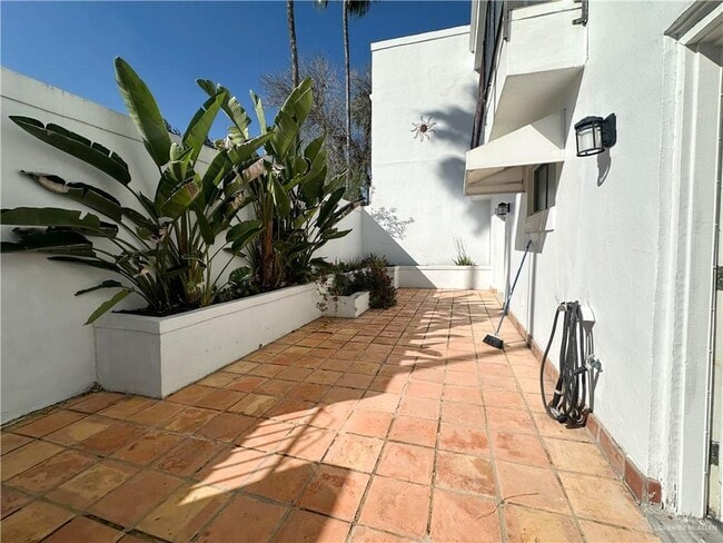Building Photo - 21 1st Ln Ct