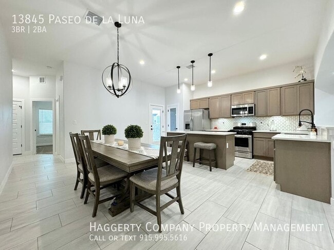 Building Photo - 13845 Paseo de Ln