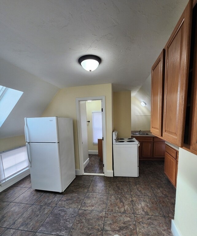 Building Photo - 14 Everett St