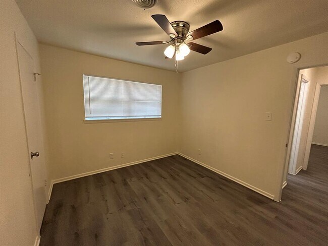 Building Photo - 3601 Catalina Dr