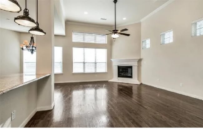 Building Photo - 6460 Naples Dr