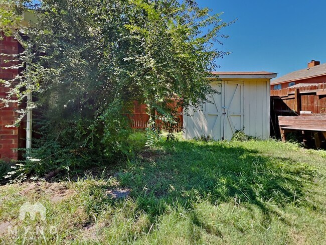 Building Photo - 633 Albrook Dr