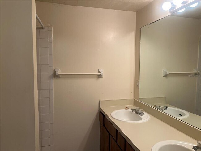 Building Photo - 421 SW 67th Terrace