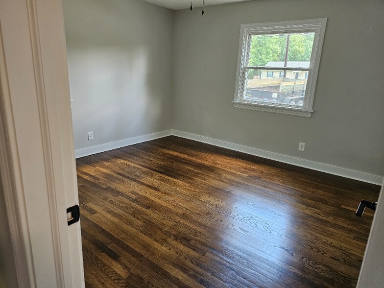 Building Photo - 8603 Ackley Ave