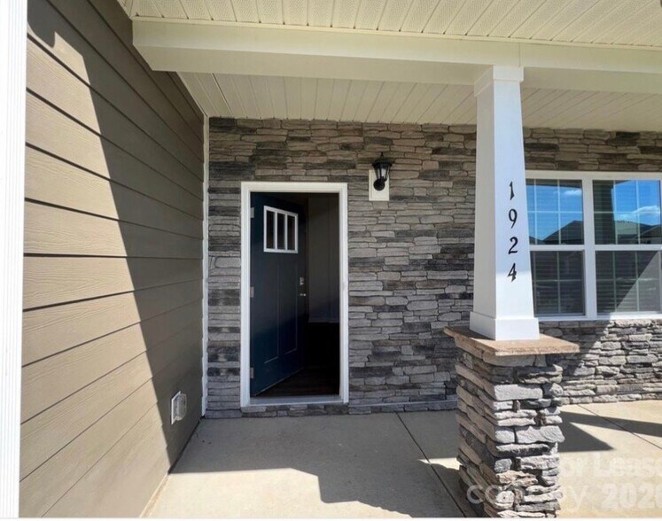 Building Photo - 1924 Vanderlyn St