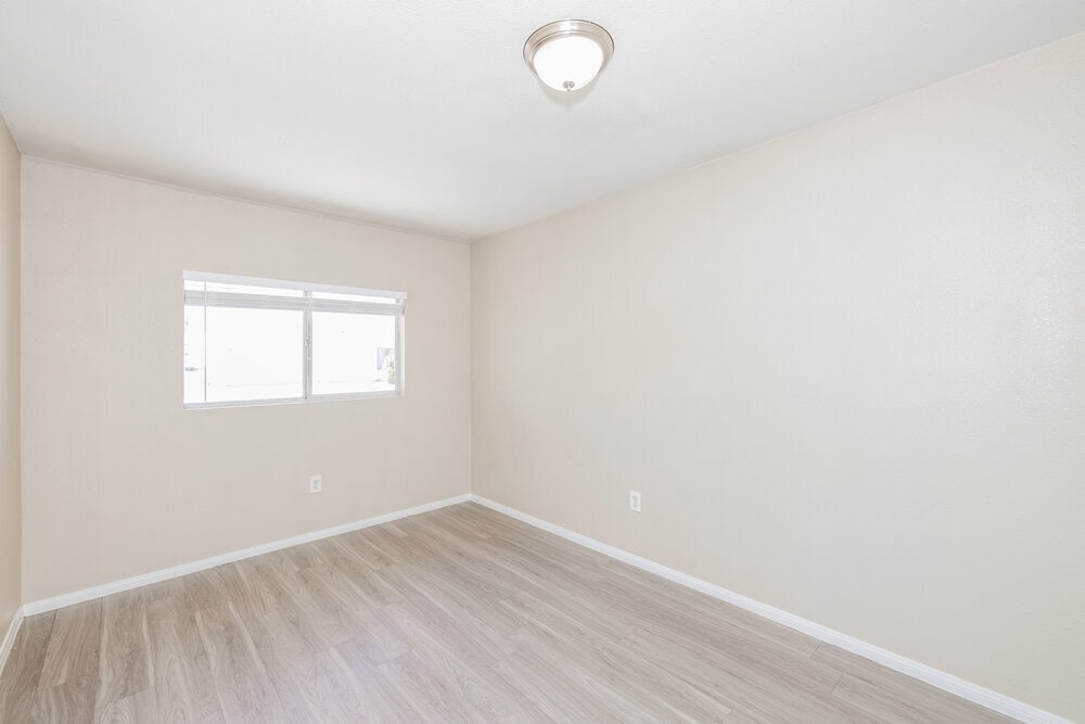 Building Photo - 2306 Hollow Oak Ave