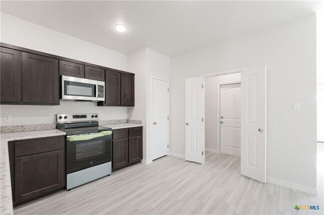 Building Photo - 508 Adley Ave