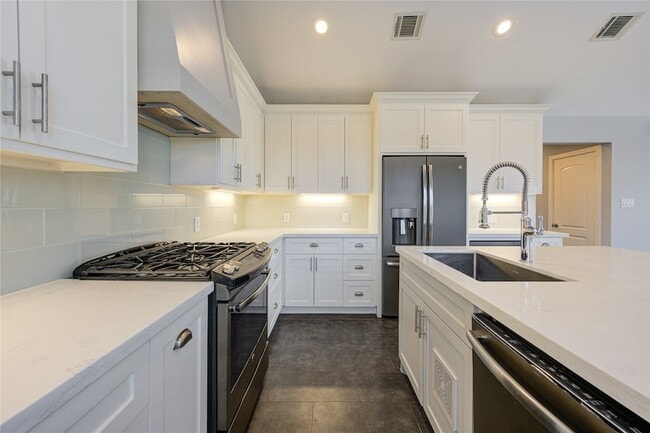 Building Photo - 2401 Eagle St