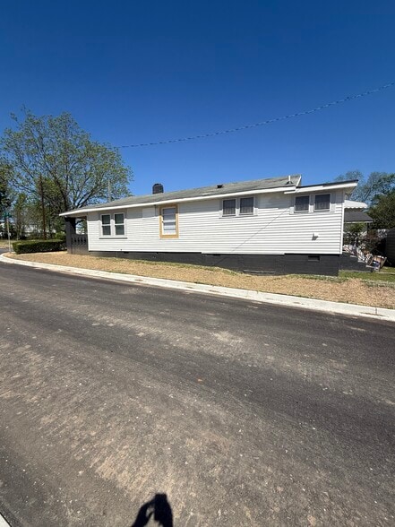 Building Photo - 537 37th Ter W