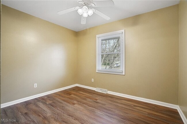 Building Photo - 7429 Sylvan Dr