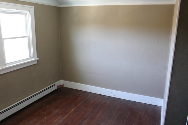Building Photo - 818 D St