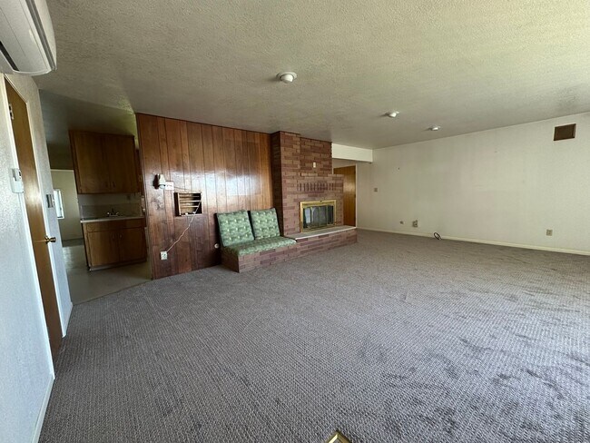 Building Photo - 5842 Henley Rd