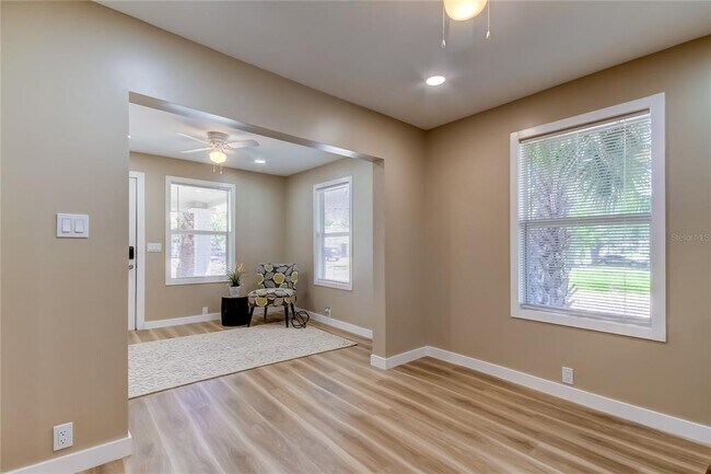 Building Photo - 1800 12th Ave S