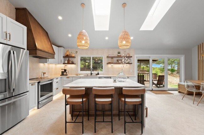 Building Photo - September 2026 - June 2027 Stunning Fully Furnished Rental in Golden, Colorado