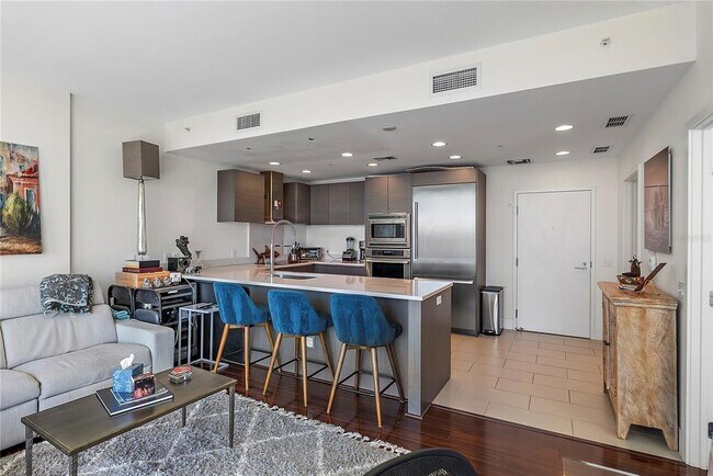 Building Photo - 175 1st St S