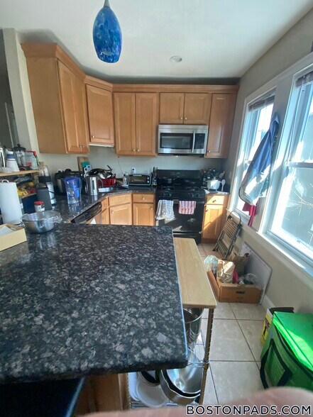 Building Photo - 27 Fairfax St