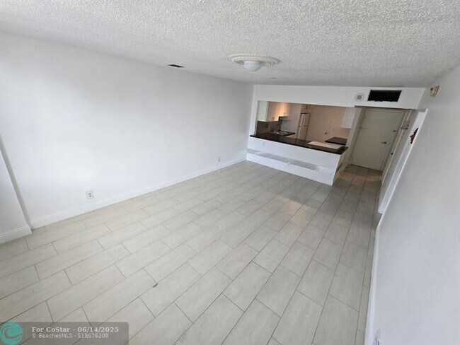 Building Photo - 336 N Birch Rd