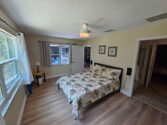 Building Photo - 3/2 Lake House