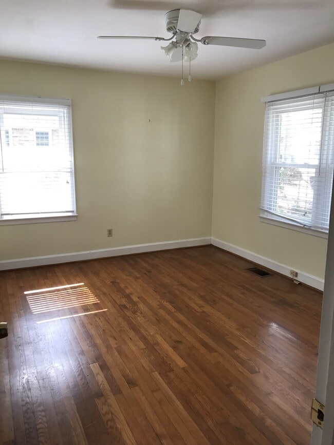 Building Photo - 3 Bed, 2 Bath Home