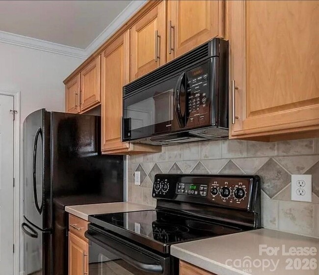 Building Photo - 14660 Via Sorrento Dr