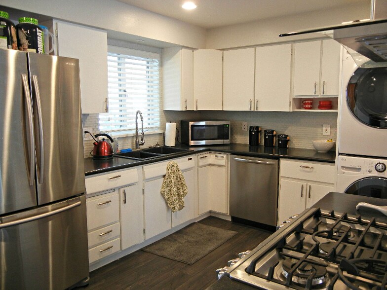 Building Photo - 955 Saulsbury St