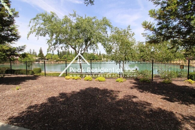 Building Photo - Beautiful Newer 1bd/1ba North Natomas Cond...