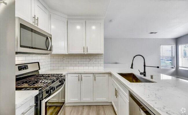 Building Photo - 400 Sanibelle Cir