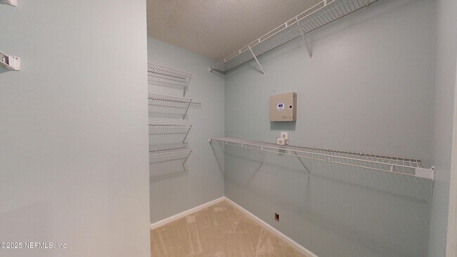 Building Photo - 1142 Westwood Dr