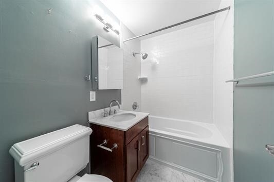 Building Photo - 347 Varick St