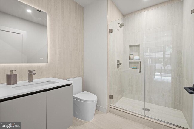 Building Photo - 2121 Ward Pl NW