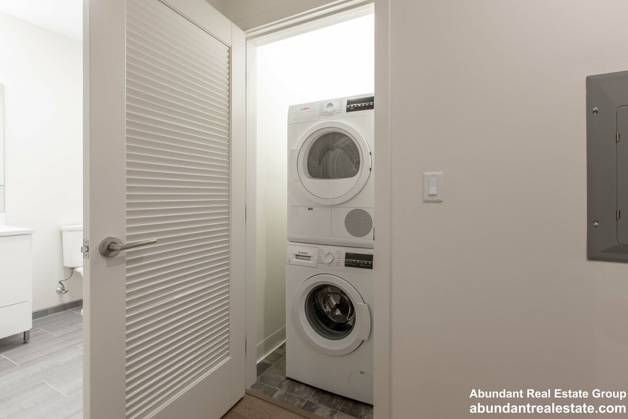 Building Photo - 45 Lewis St