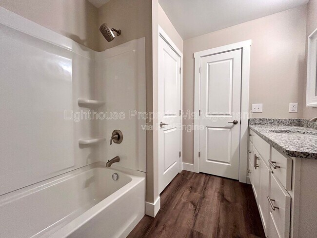 Building Photo - 2874 Taft Ave SW