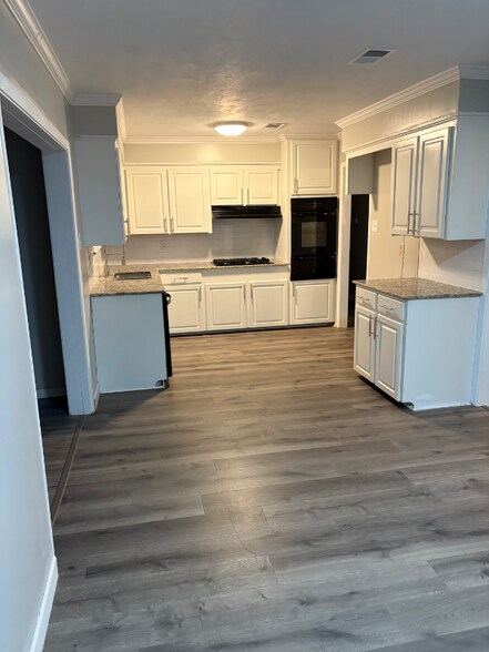 Building Photo - 103 Aurora Dr