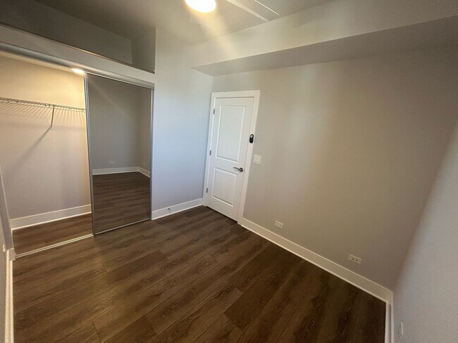 Building Photo - 4411 N Kimball Ave