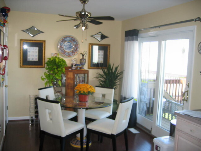 Kitchen dining - 7941 River Rock Way