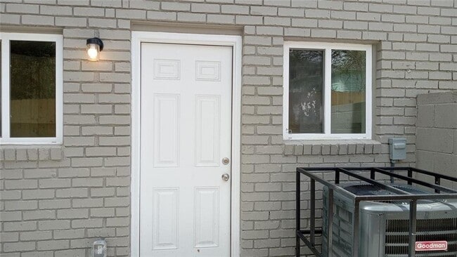 Building Photo - 2156 Park Terrace