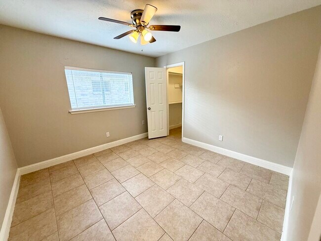 Building Photo - 16730 Frigate Dr