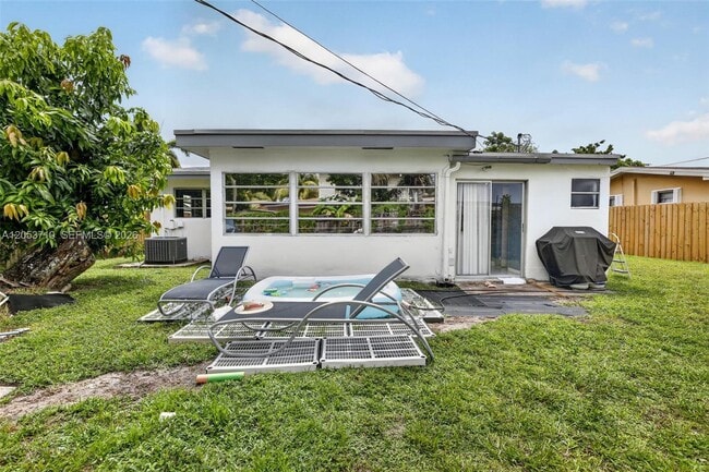 Building Photo - 2331 Flamingo Dr