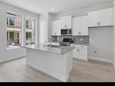 Building Photo - 1558 Dulwich Dr