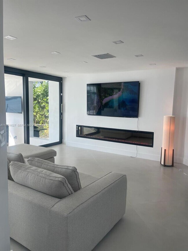 Building Photo - 7720 Miami View Dr