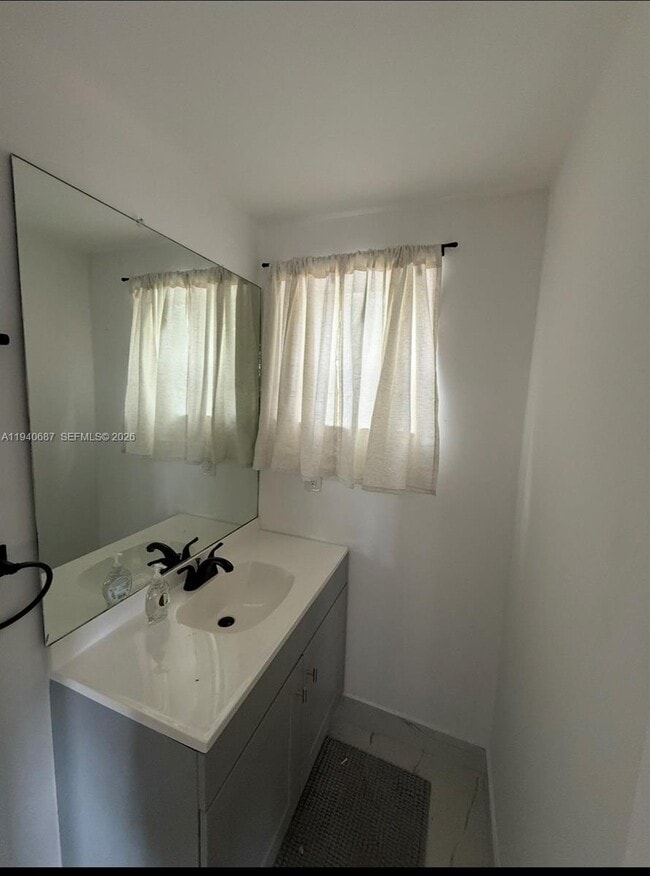 Building Photo - 2036 NE 21st Ave