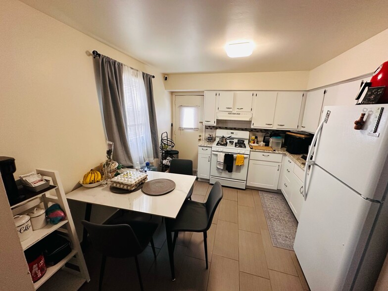 Eat-in kitchen - 374 Somerset St