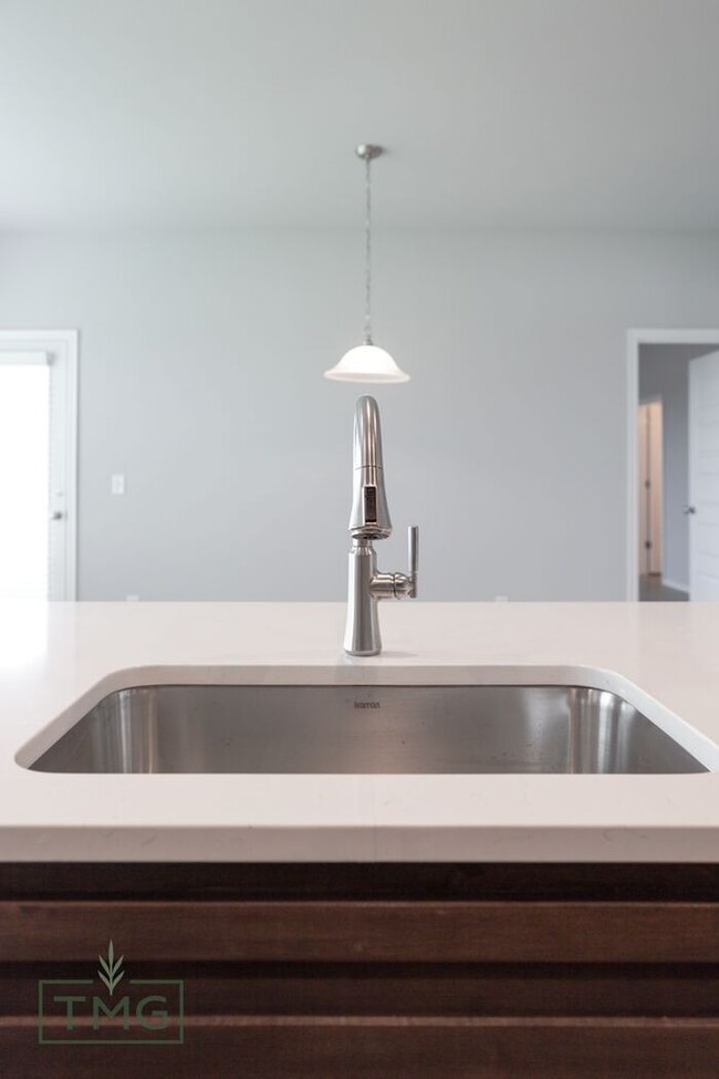 Building Photo - New Listing! Enclave at Parker Village!