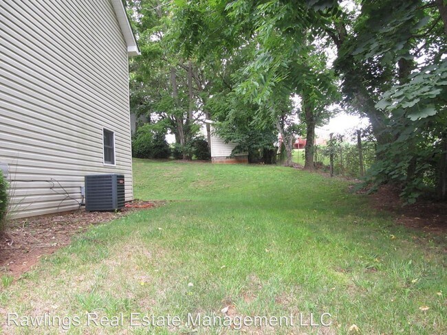 Building Photo - 140 Elkwood Ave