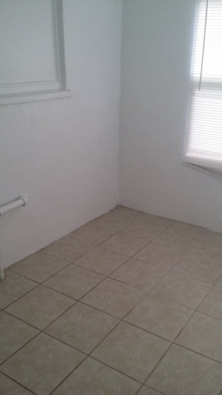 Building Photo - Cozy Guest House with AC and Large Private Yard!