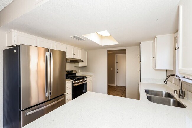 Building Photo - 609 Carleton Dr